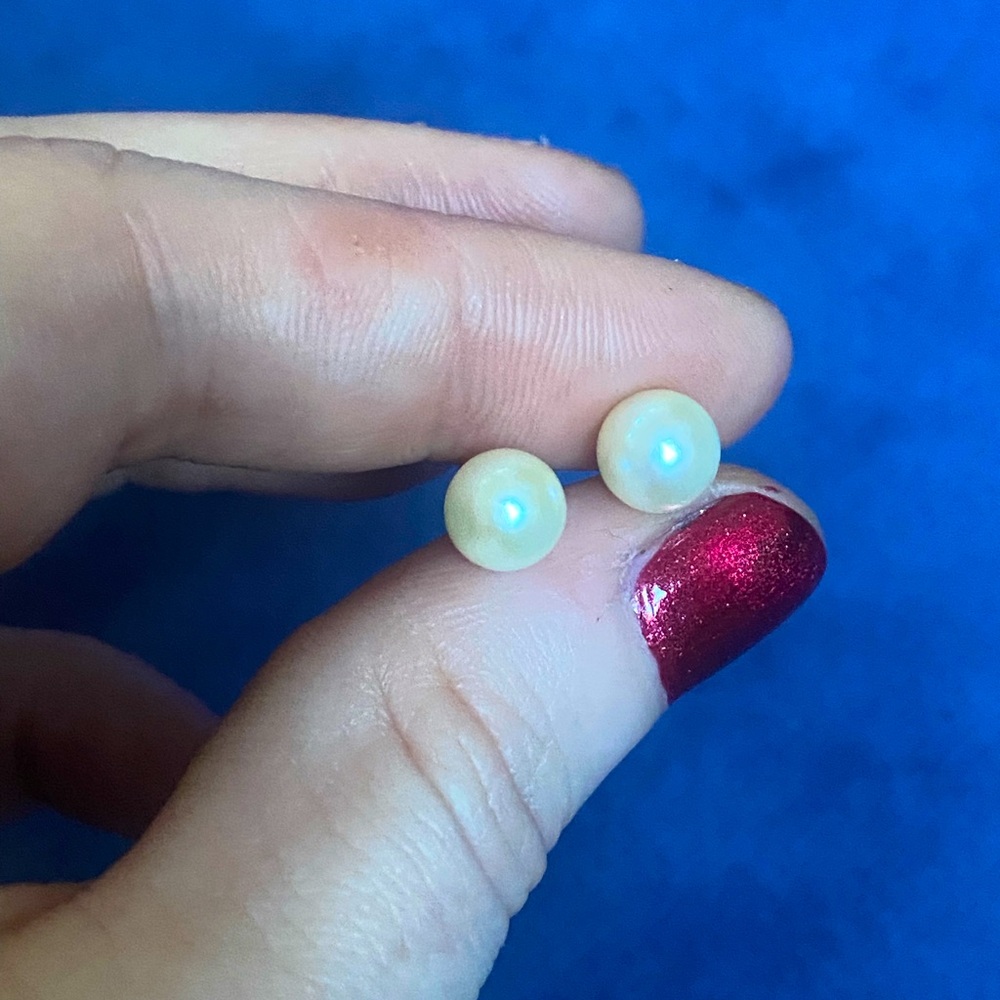 14k Solid Gold Pearl Stud Earrings - image 1